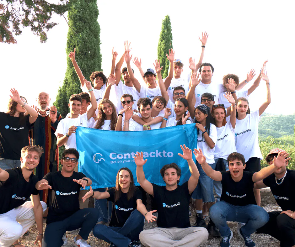 Partecipanti durante un confronto Conthackto