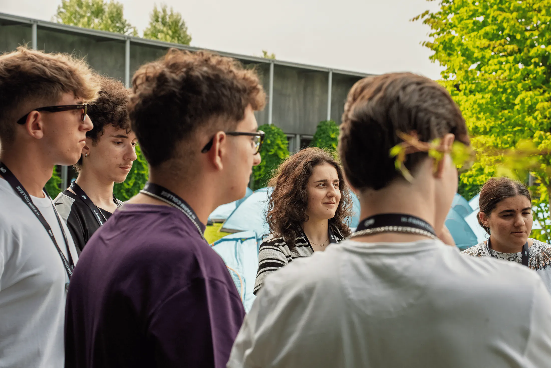 Ragazzi riuniti durante un’attività Conthackto